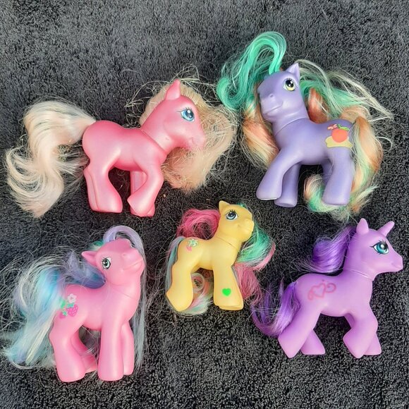My Little Pony 3" to 4" Assorted Lot (5) & Clothes - Picture 6 of 9